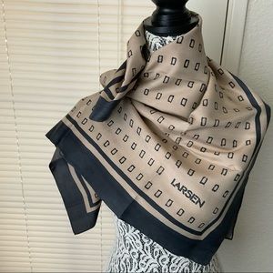 LARSEN scarf